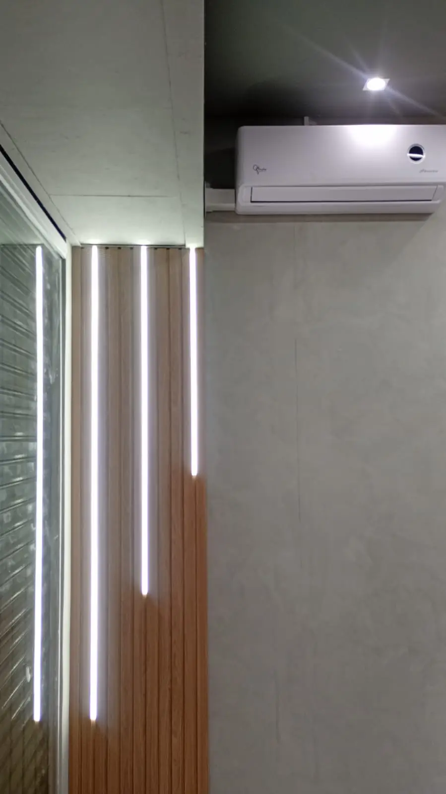 Cortineiro com iluminação em LED.